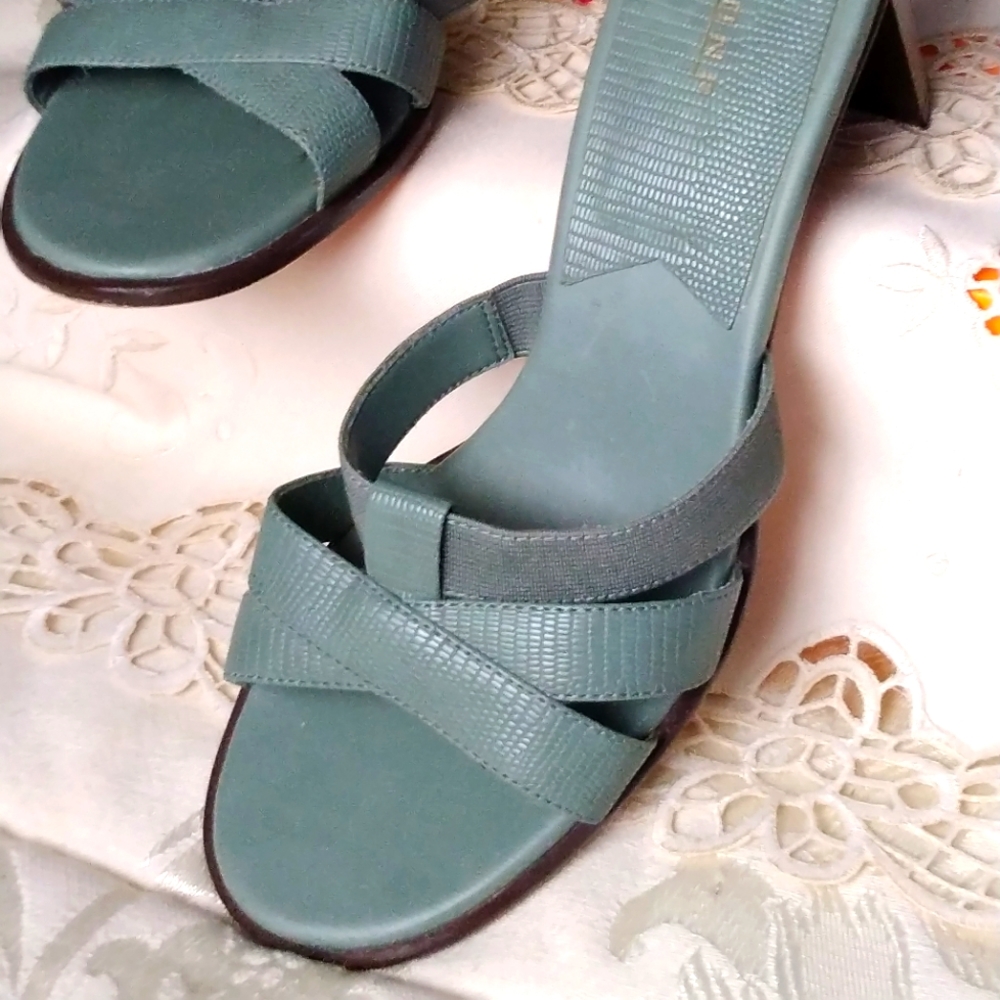 FIONI ladies Sage green leather sandals, Sz 7